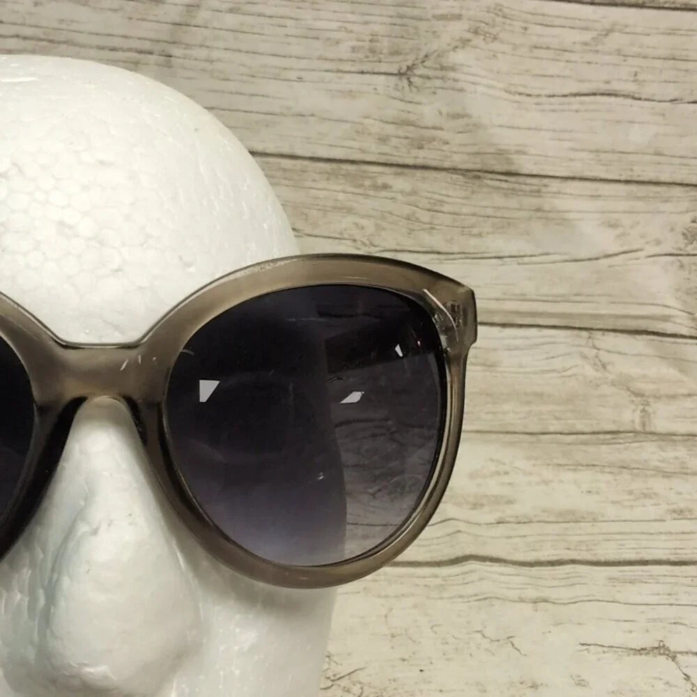 O By Oscar De La Renta Sunglasses SSC5144